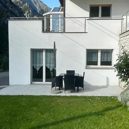 Gemuetliche Wohnung Mit Bergblick Herbriggen Exterior photo
